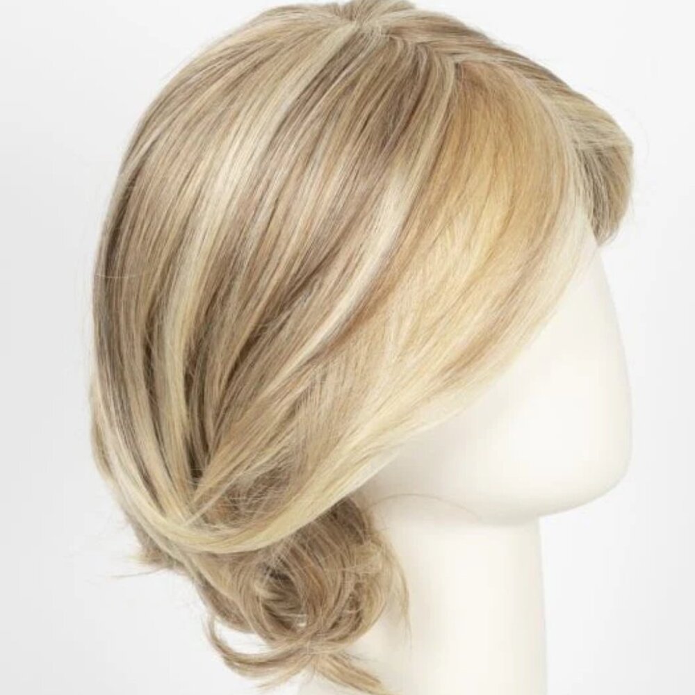 WOMENS SYNTHETIC WIG "CROWD PLEASER" BY ENVY-LIGHT & MEDIUM BLONDE RL16-88